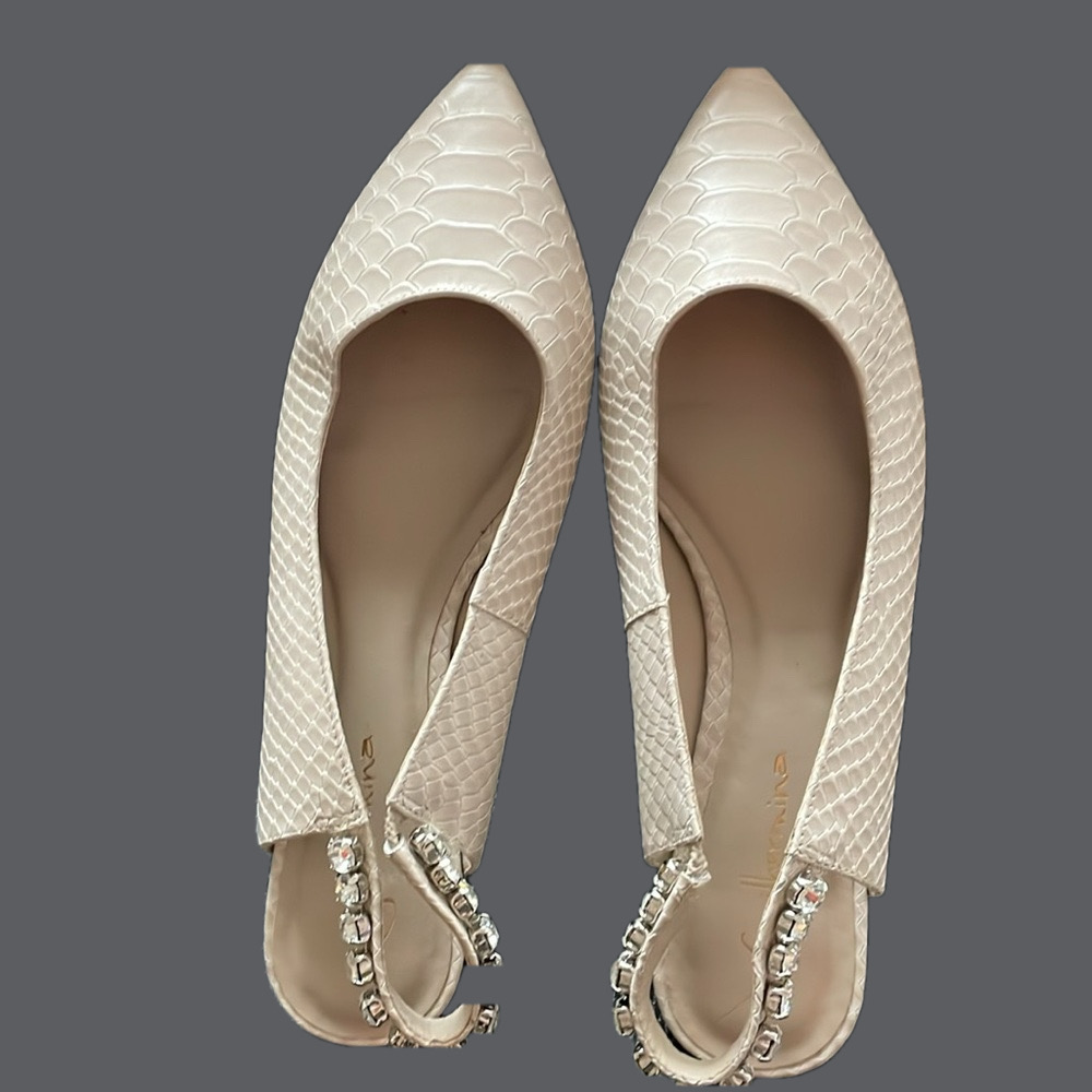 Guilhermina Embossed Leather Flats Sz 7 Ivory Bedazzled Glam Party Casual Chic